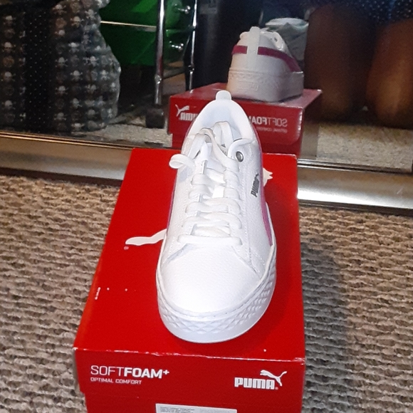 NIB Puma Shoes Smash Platform - Picture 2 of 2
